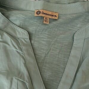 Democracy NWOT top, Size XL